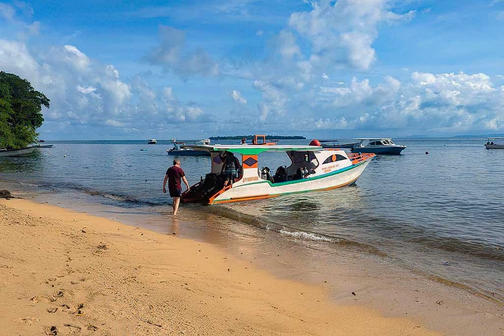 The Dive Boat - AQUii Dive Bunaken The Dive Boat - AQUii Dive Bunaken