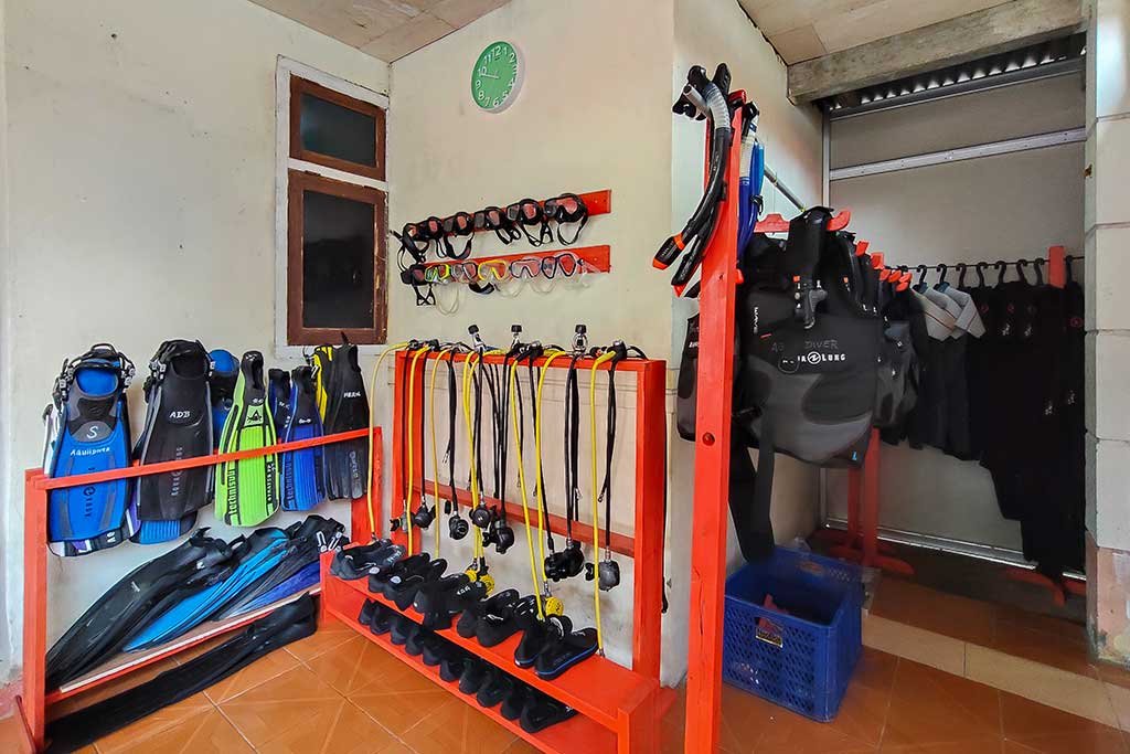 AQUii-dive-gear2 Fun Diving in Bunaken